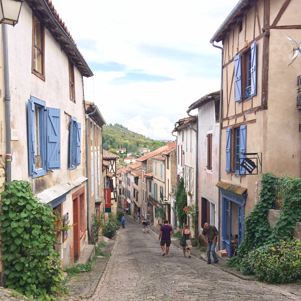 Ruelles volets bleus