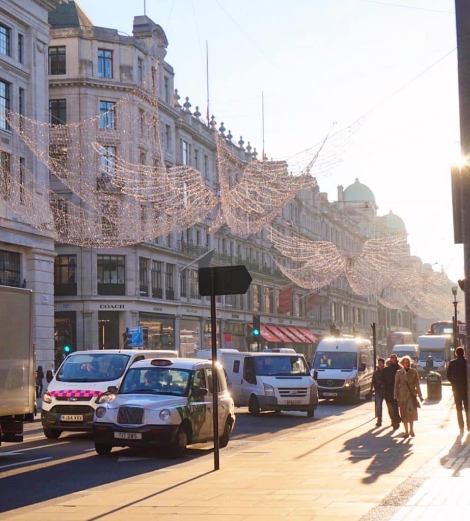 Noel-a-Londres-Regent-St-Day-923x1024